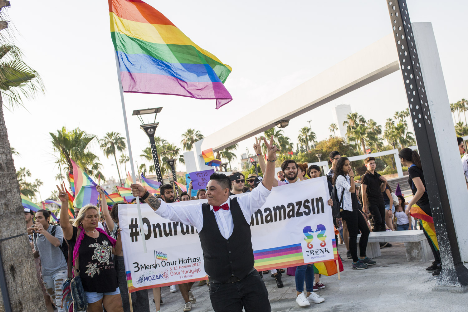 Şener Yılmaz Aslan&rsquo;ın objektifinden Mersin Onur Yürüyüşü | Kaos GL - LGBTİ+ Haber Portalı Haber